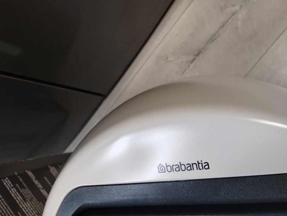 Brabantia Duży Piękny Kosz na śmieci Touch Bin 60 L Jasny Beż + worki