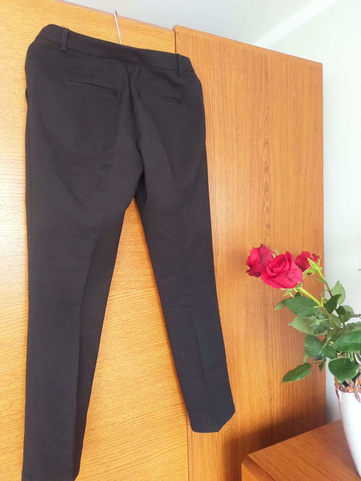 Czarne spodnie garniturowe r 38 hm