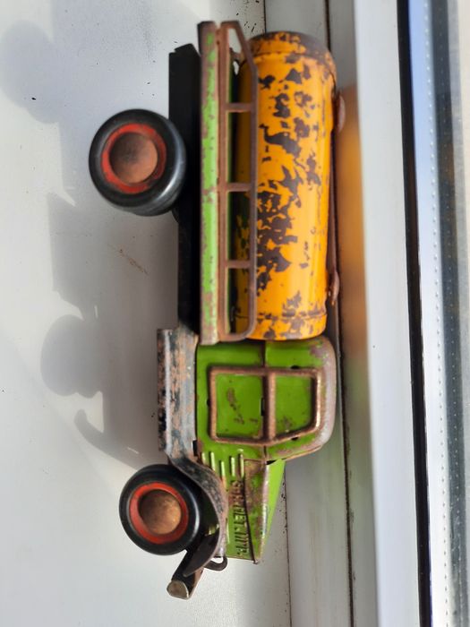 Игрушка машинка молоко жесть ссср