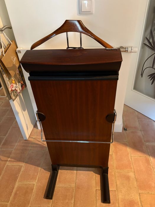 Valet Bentley 737 – prensa para calças elétrica com cabide