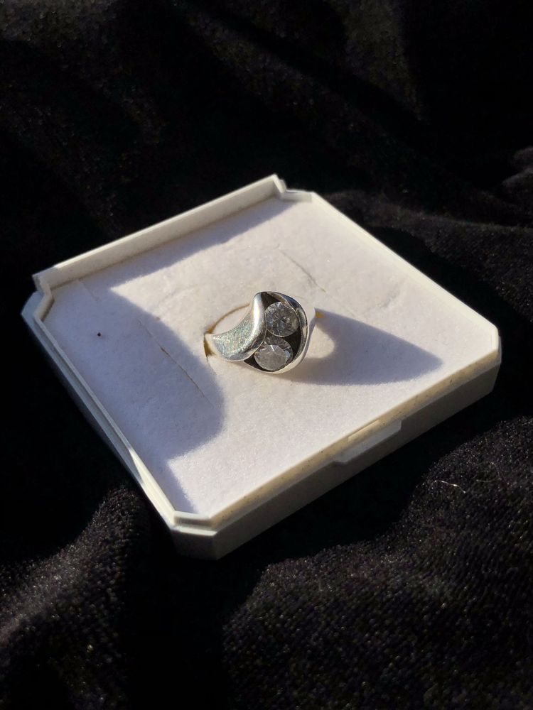 Srebrny pierścionek cyrkonie diamenciki kryształki vintage proba 925