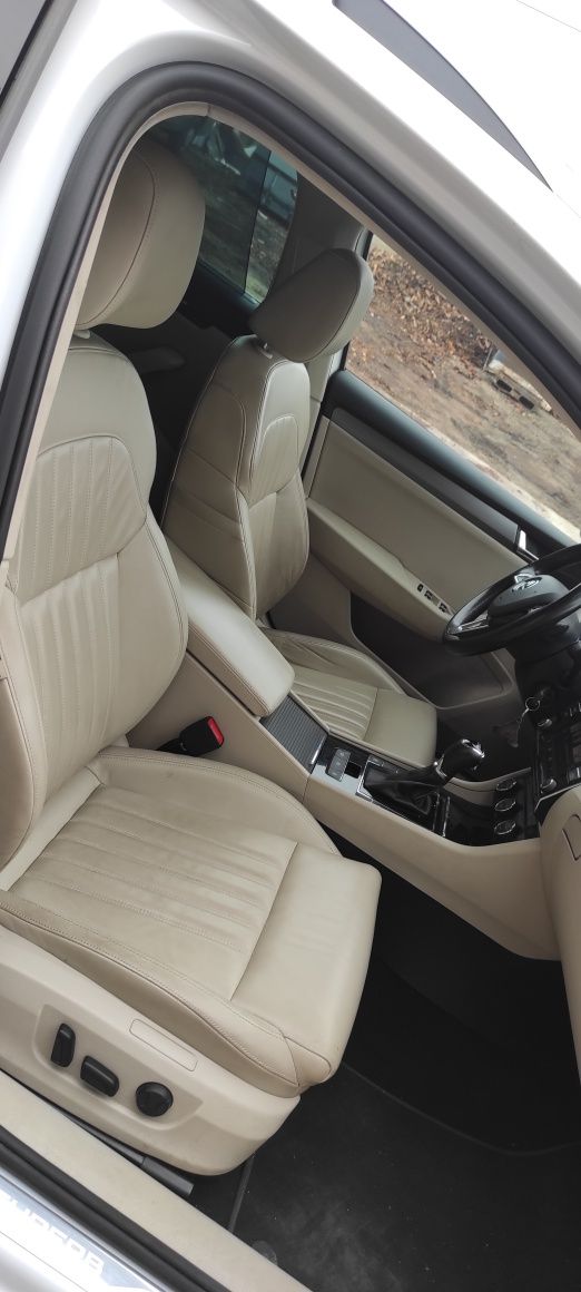 Skoda Superb 1.6 TDI c/ mudanças automaticas