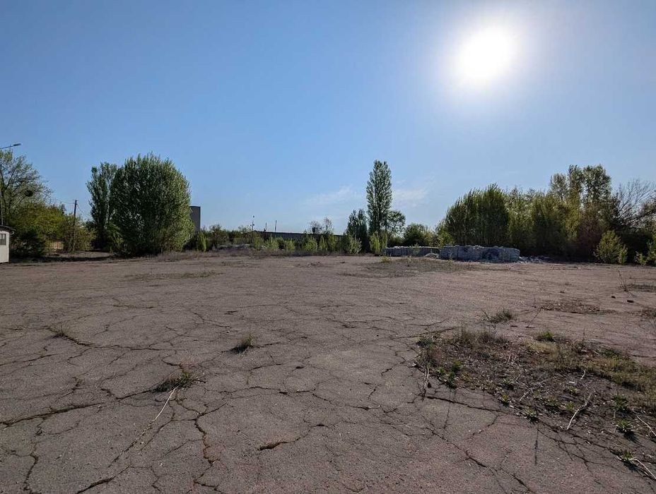 Здамо в оренду майданчик та склади зрампою та напольні  на Обухова 66А