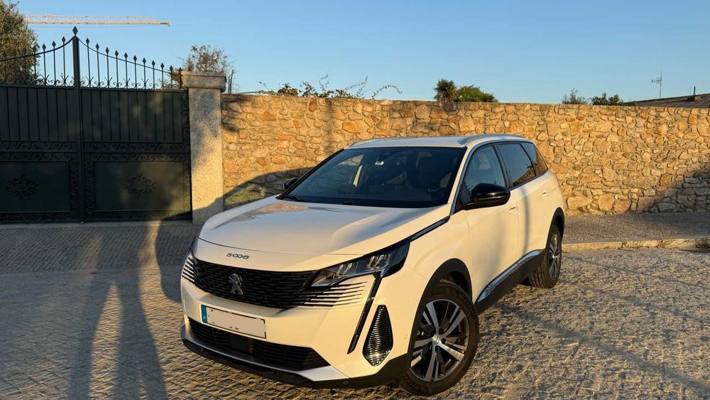 2023 Peugeot 5008 Allure – 7 Lugares 13,252 km