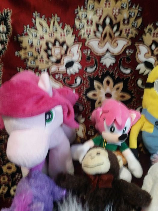 Іграшки мягкі дитячі одним лотом.