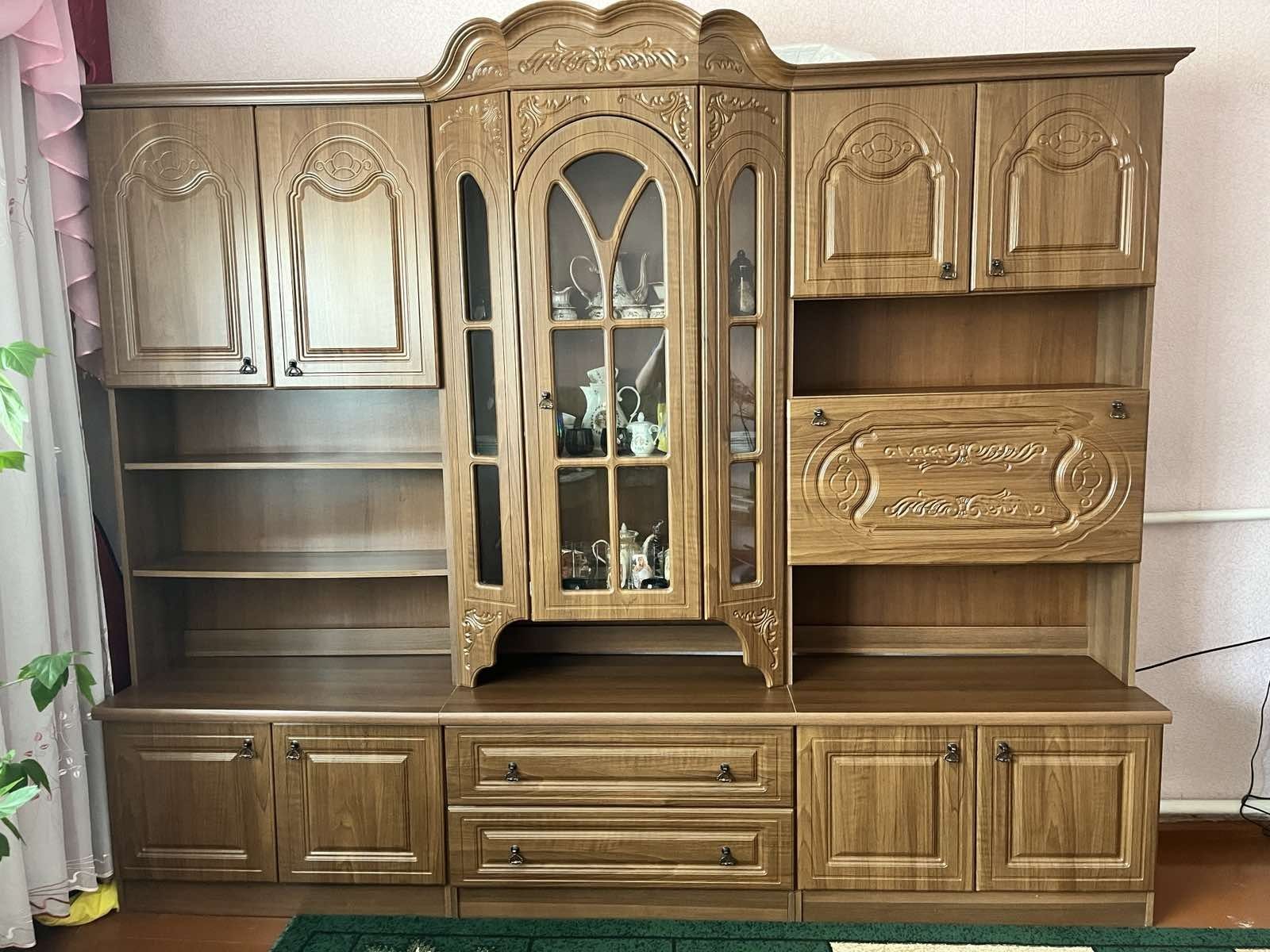 Продам стінку для вітальні
