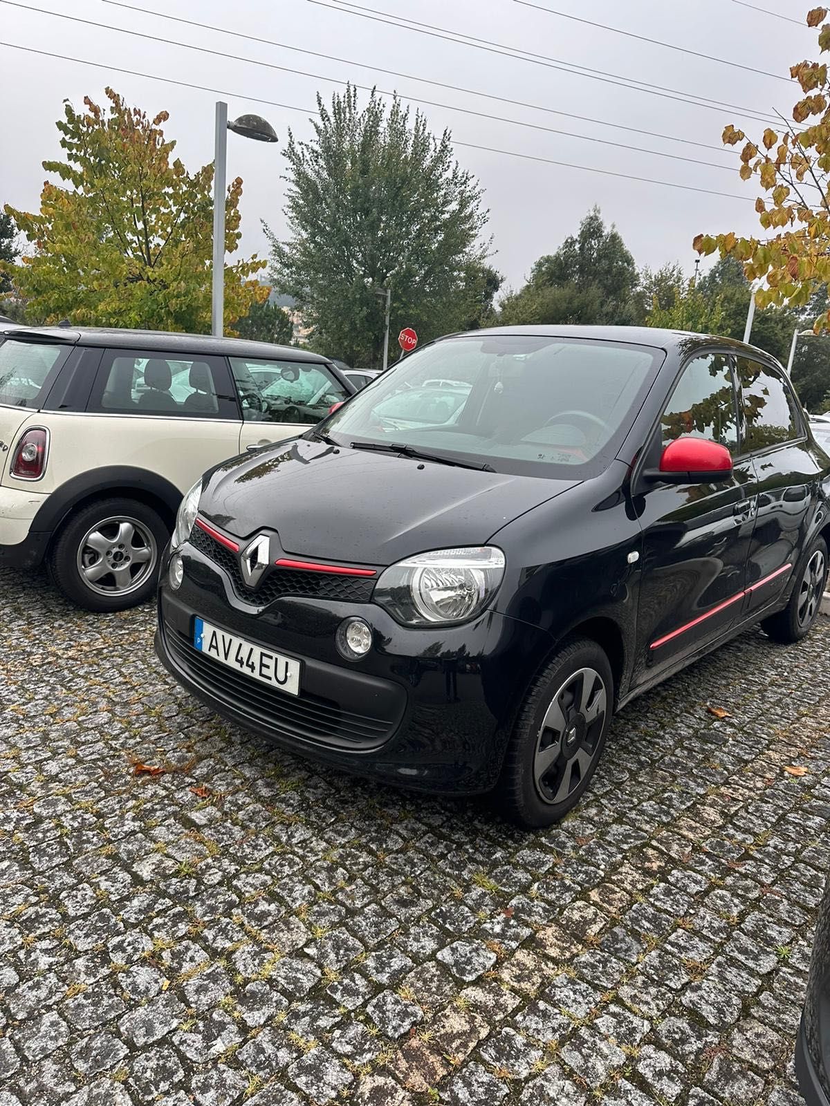 Renault Twingo Preto e vermelho