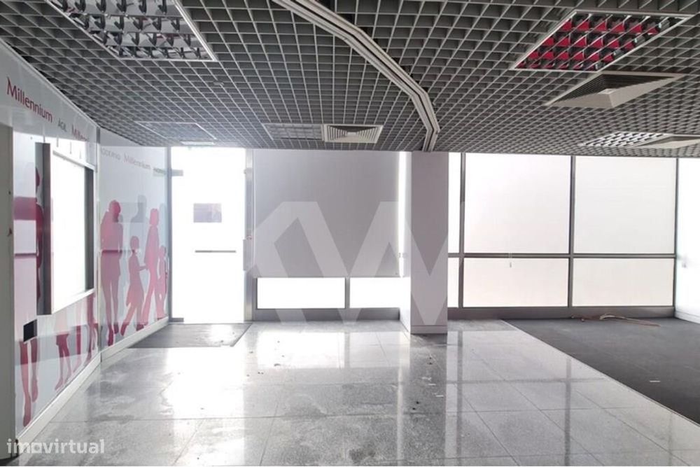 Loja Para Comércio Ou Serviços Em Campolide Junto Às Amoreiras Em Lisb