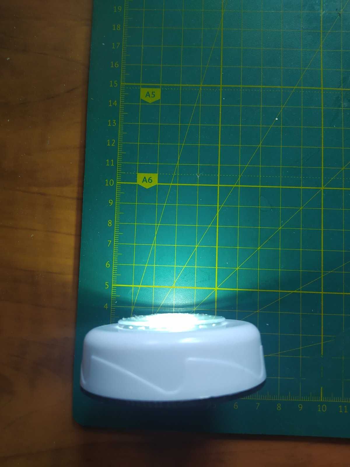 Світлодіодний світильник на батарейках на липучці