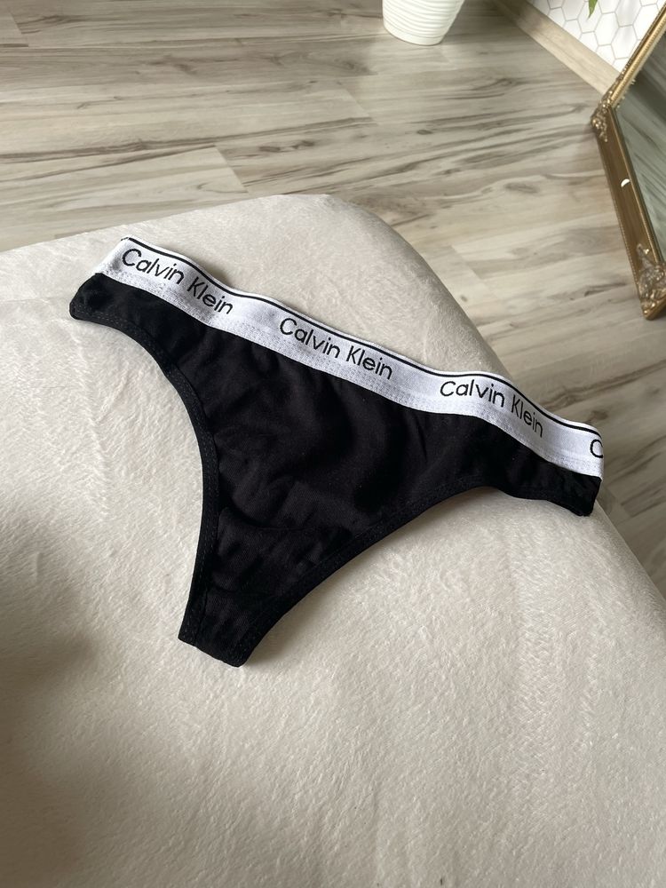 Majtki stringi damskie calvin klein zestaw białe i czarne