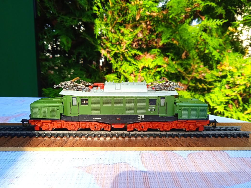 Kolejka TT - lokomotywa elektryczna BR254  Piko Zeuke BTTB.