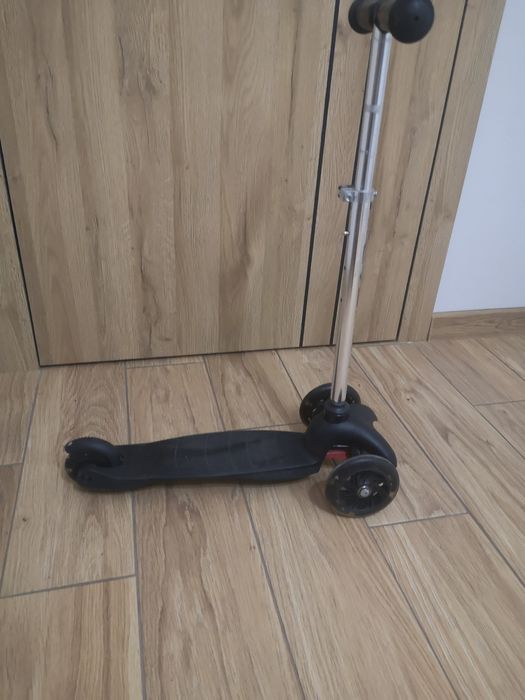 Hulajnoga trójkołowa LED