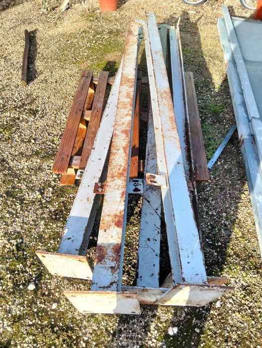 Vendo 5 pilares em ferro