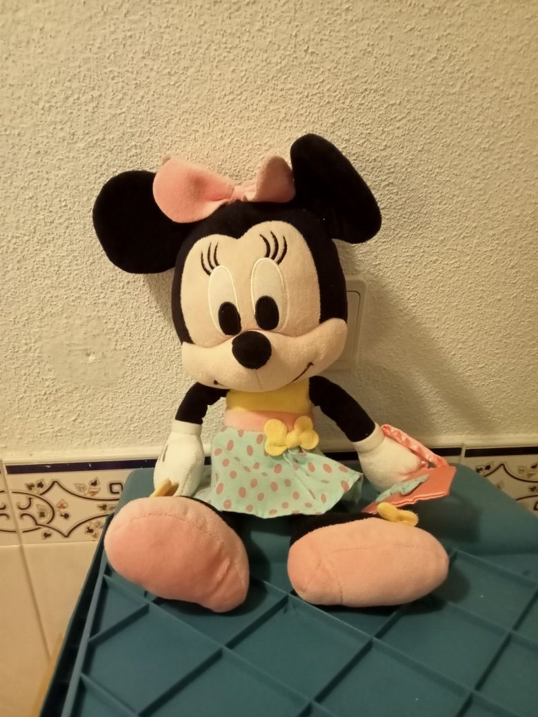 Vendo boneca de peluche Minnie, cão ou Panda