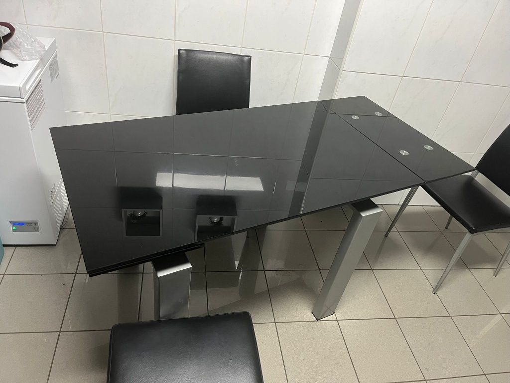 Mesa de cozinha + 4 cadeiras