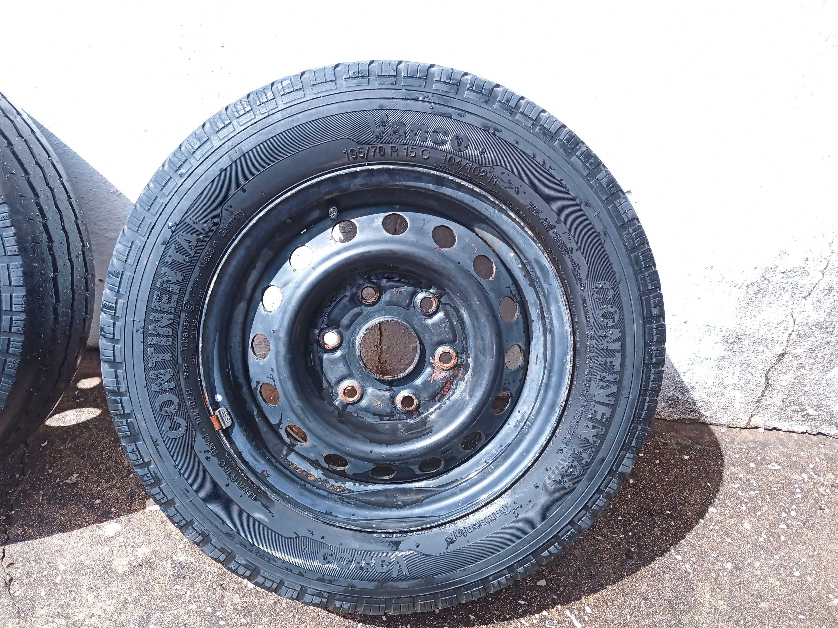 4 Rodas de Toyota HiAce 2003 ferro com pneus continental 195/70 R 15