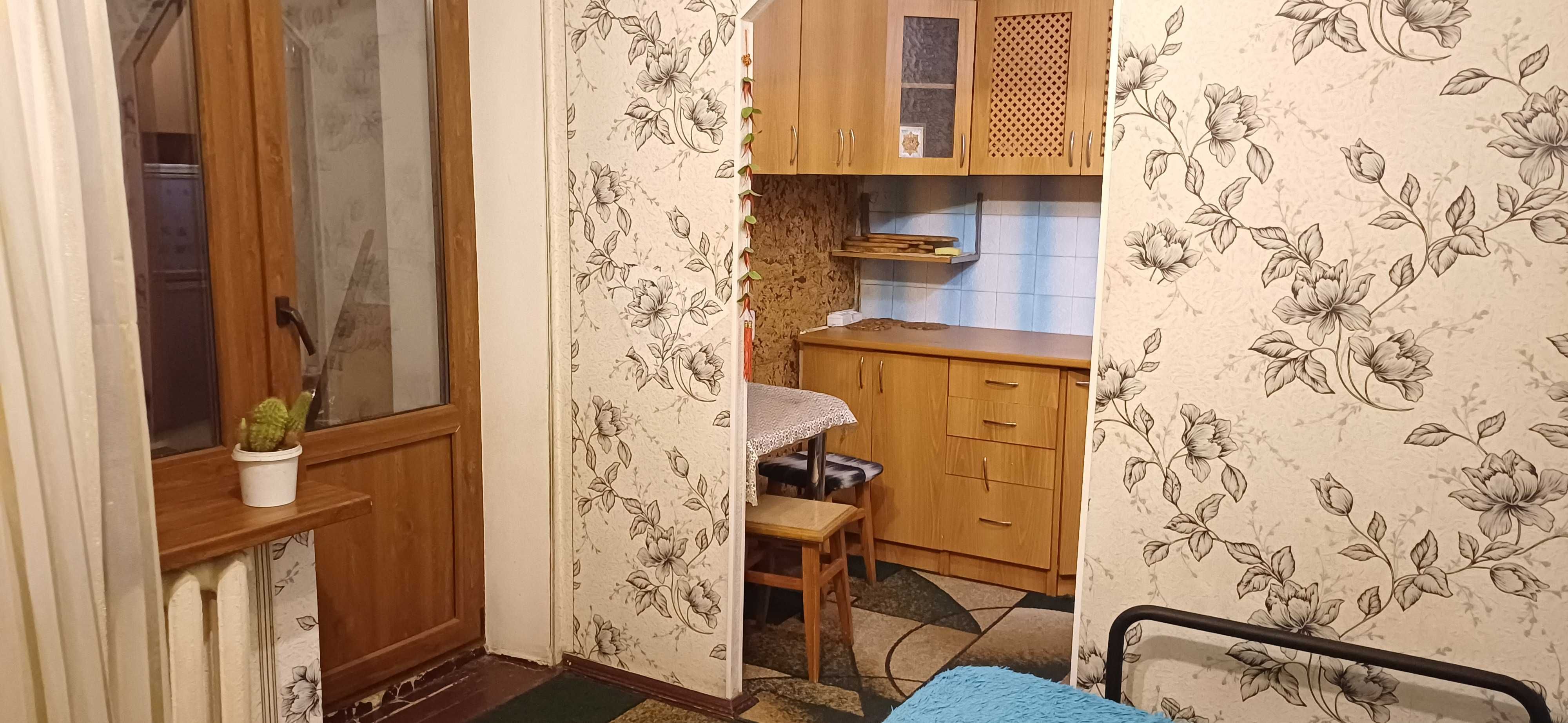Здаеться кімната в гуртожитку, з власним душем, на тривалий термін