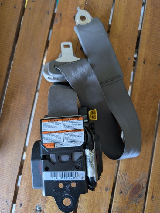 Реміні безпеки передні з преднатяжителями  Honda CR-V 2007-2011