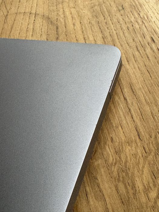 Macbook pro 15” 2019 intel core i7, 2,6GHz, 16GB RAM, SSD 256GB