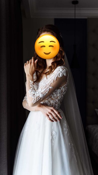 Весільна біла сукня