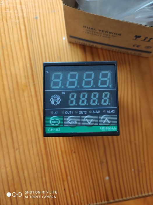 Regulator temperatury CH102, Sterownik