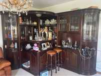 Bar antigo com 2 bancos