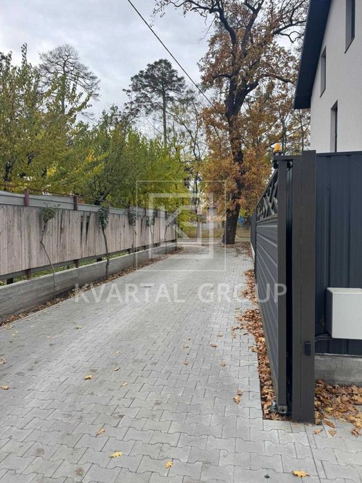 Без козайномимісії! Таунхаус в центрі міста з готовим дизайном