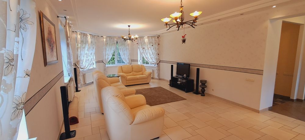 Комфортний 1 затишний будинок. 6 кімнат.