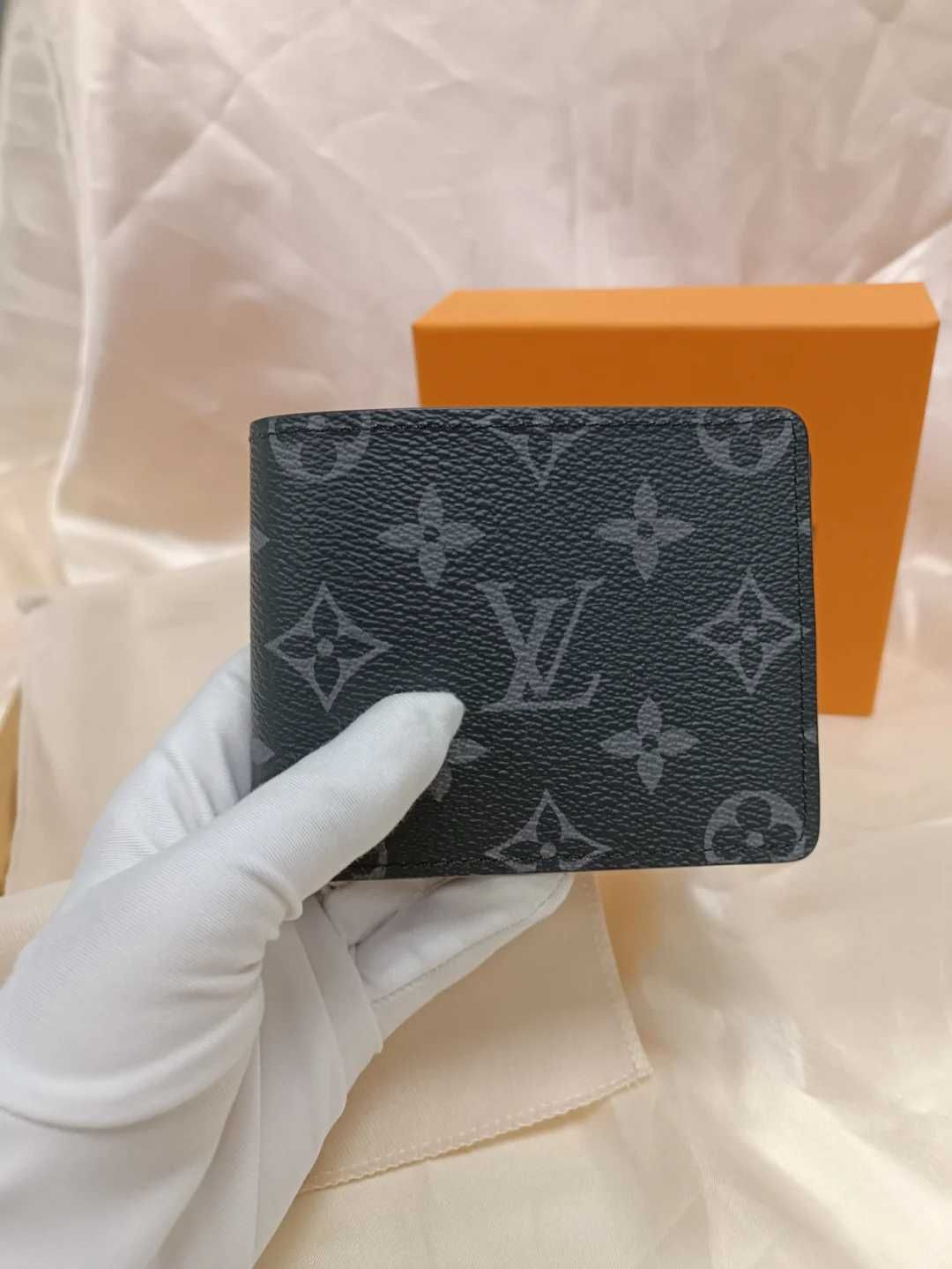 Mały składany portfel z monogramem LV