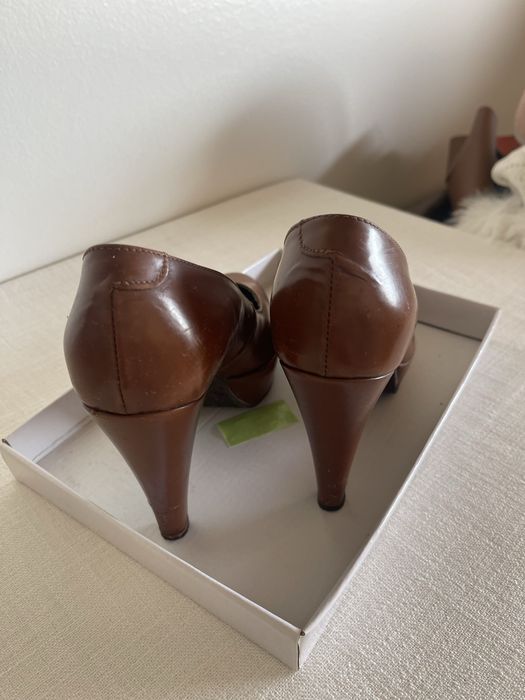 Sapatos em pele marca Hera