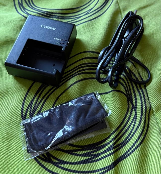 Máquina fotográfica CANON 1300D