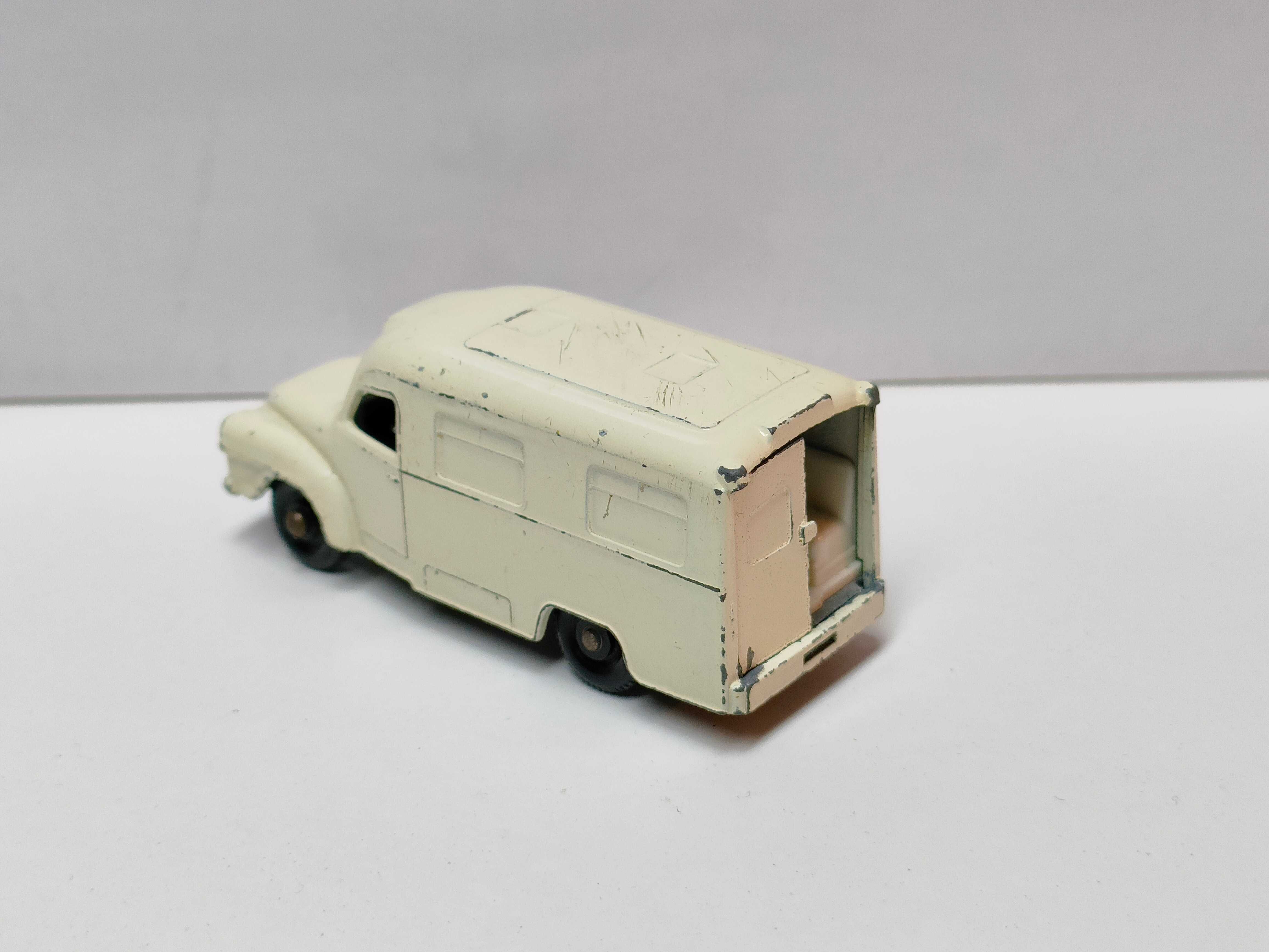 Matchbox Bedford Lomas Ambulance Regular Lesney.