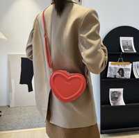 Жіноча сумочка у формі сердечка