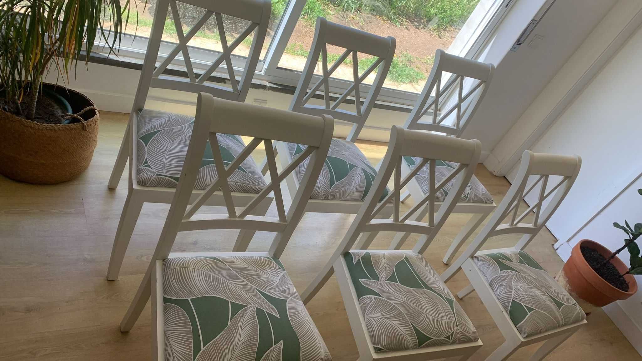 Mesa de jantar e seis cadeiras da Homes in Heaven