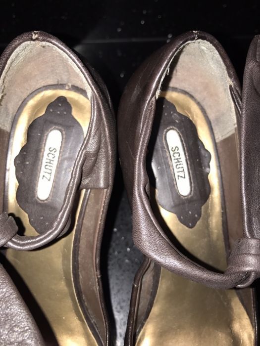 Sapatos cunha da Schütz 35