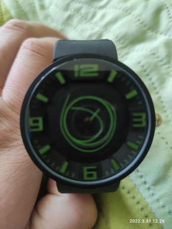 Nowy zegarek z błądząca wskazówka