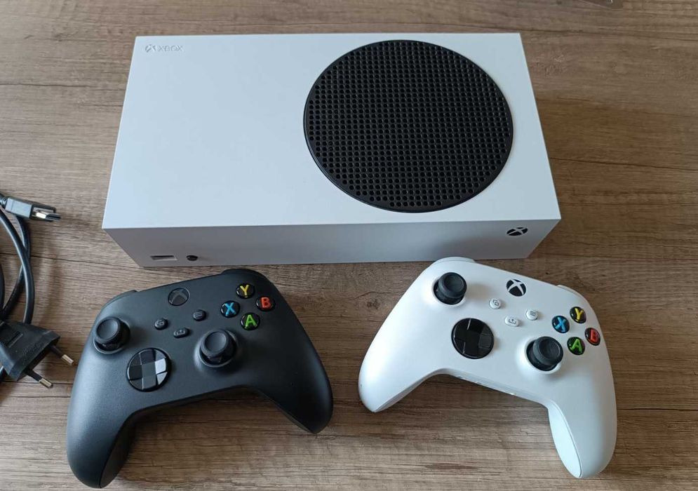 Konsola Xbox Series S + 2 kontrolery
