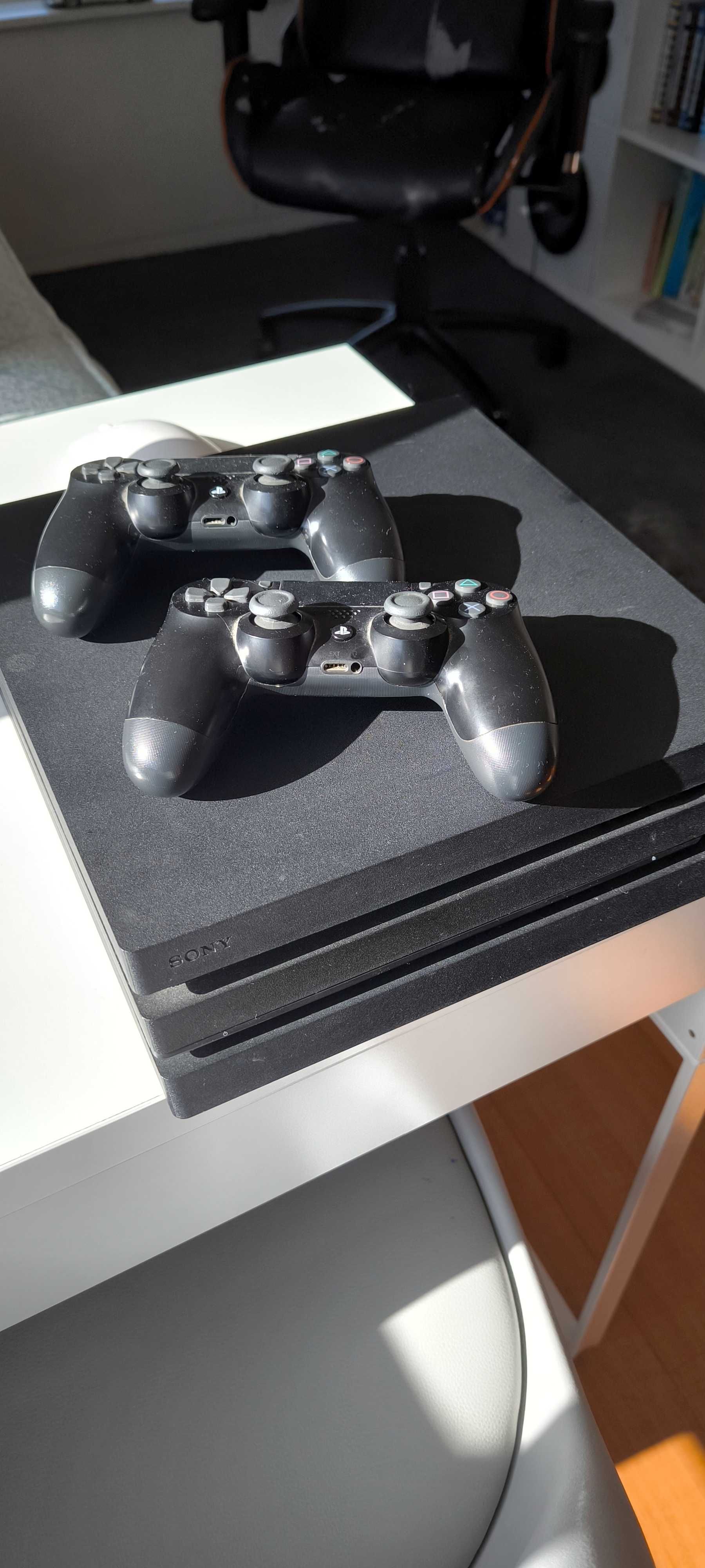 PlayStation 4Pro + 2 comandos