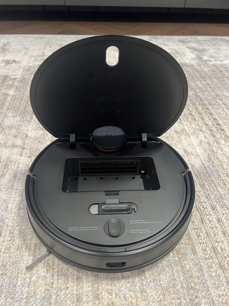 Продам робот-пылесос Mi robot vacuum-Mop P