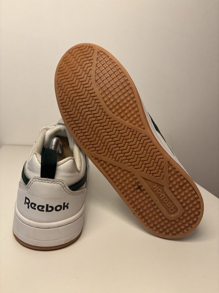 Ténis Reebok em pele