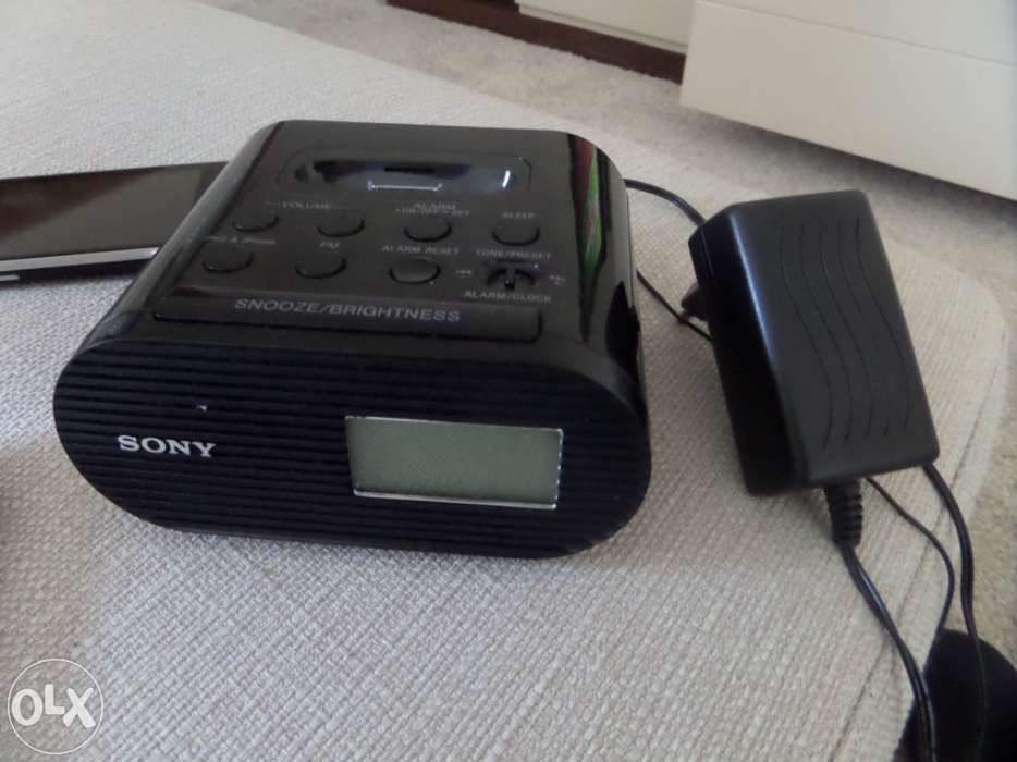 Rádio relógio despertador ecarregador ipod e iphone
