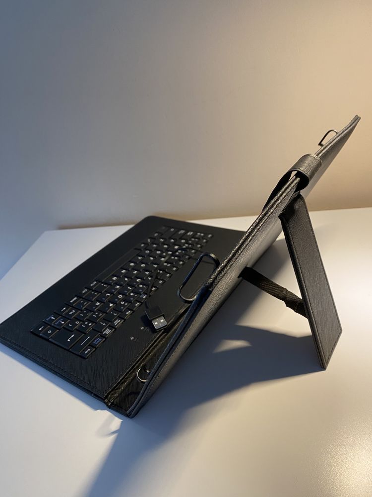 Capa/estojo para tablet com teclado integrado USB