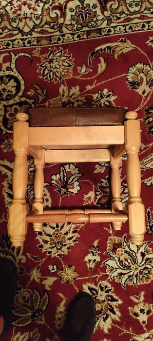 Taboret tapicerowany niski