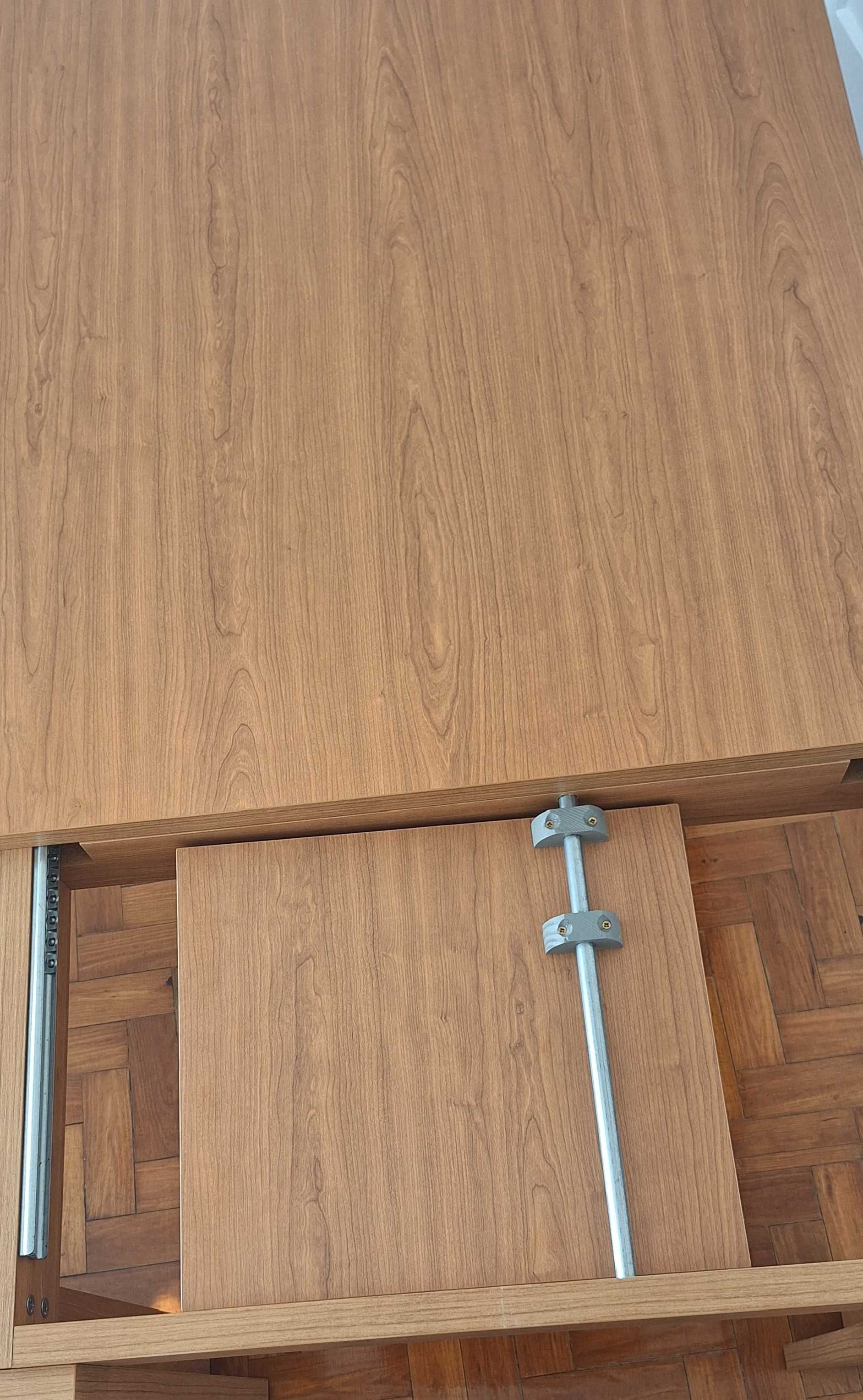 Conjunto mesa de sala e  4 cadeiras
