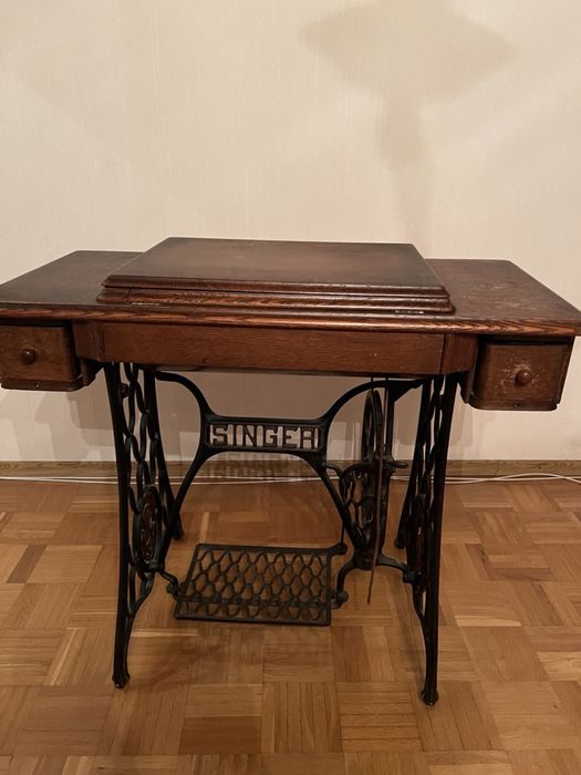Швейна машинка Singer