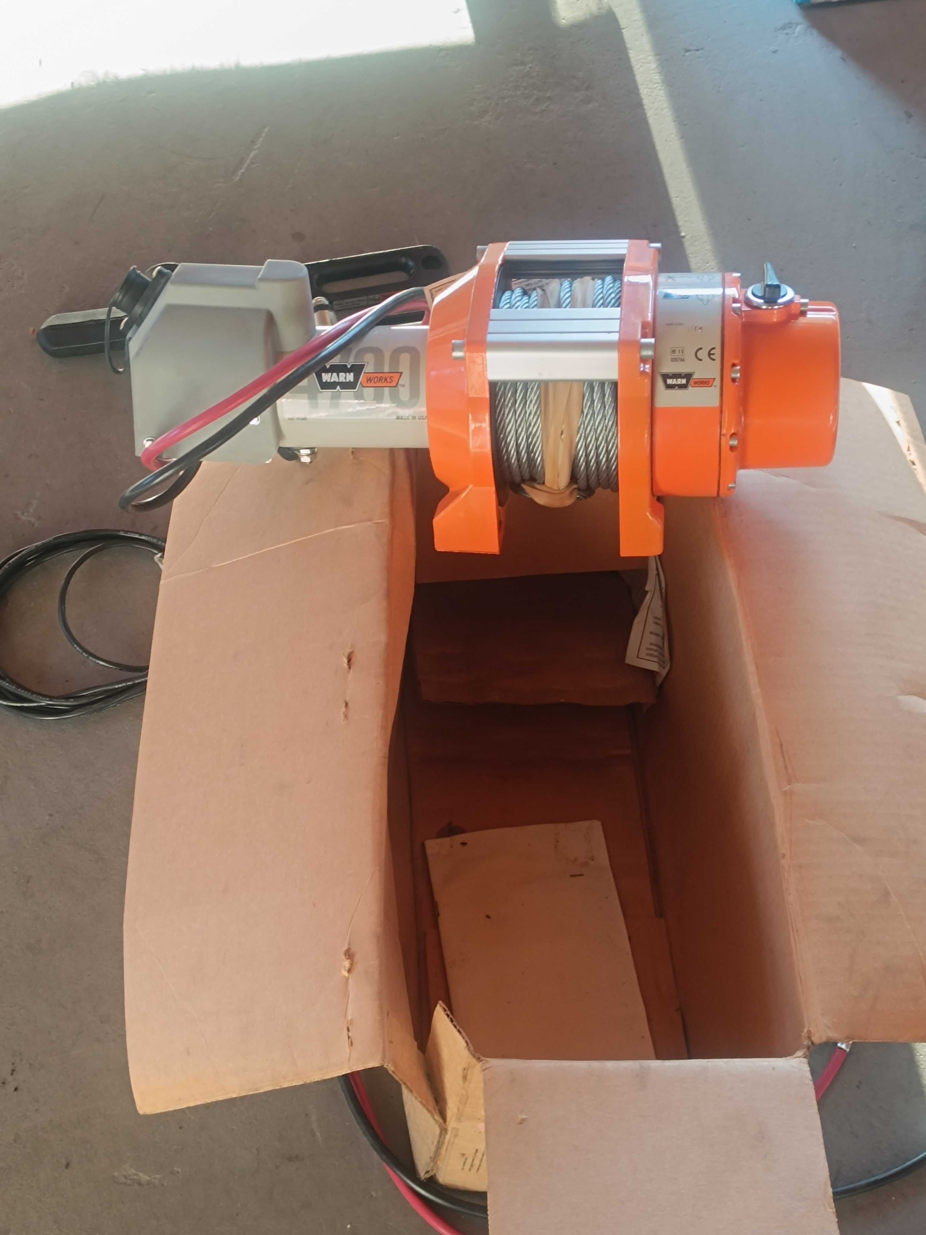 Guincho eléctrico 12 v 3.175 kg para jipe ou camião