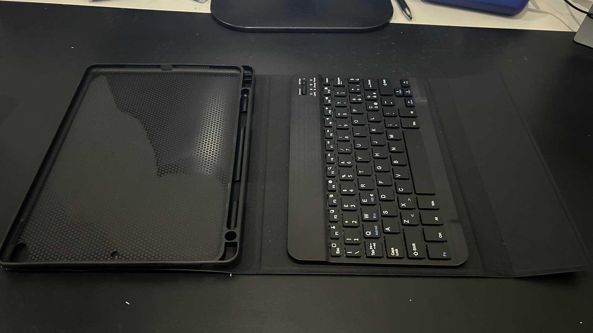 Case Rígida Magnética tipo Livro para iPAD com Teclado Bluetooth