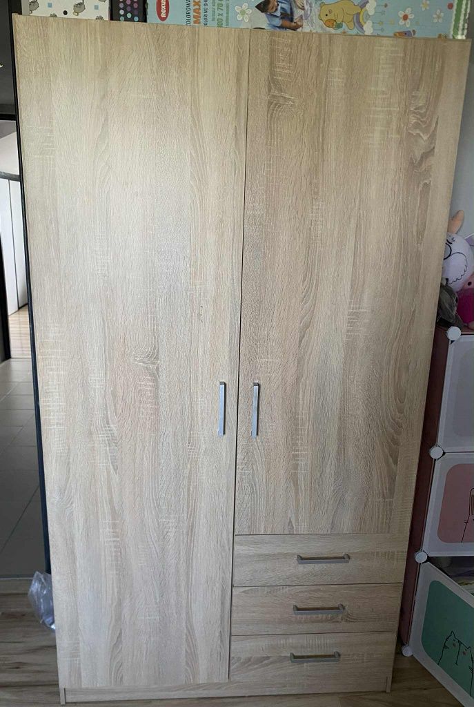 Sprzedam szafę 
Wysokość 175cm
Szerokość 96cm
Głębokość 50cm