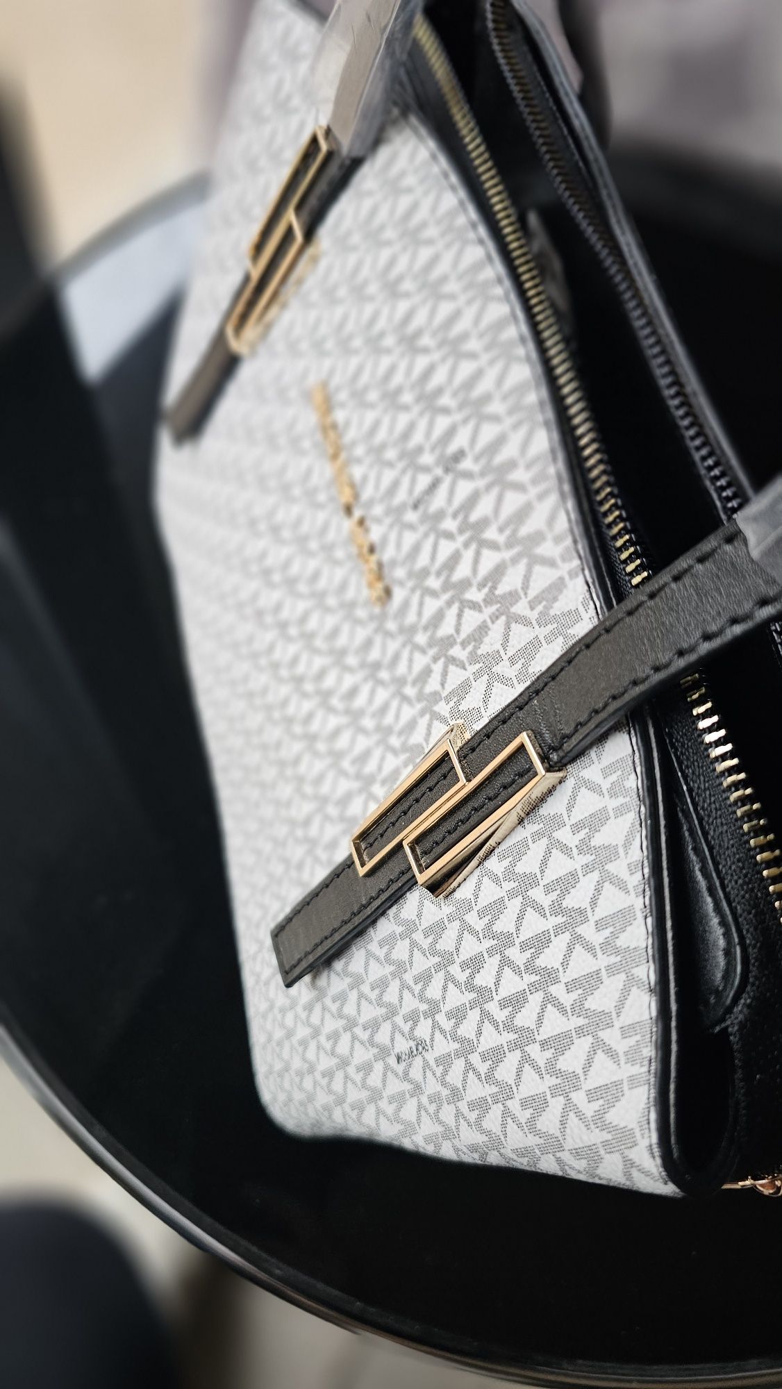 Torebka kuferek Michael kors białą czarna mk