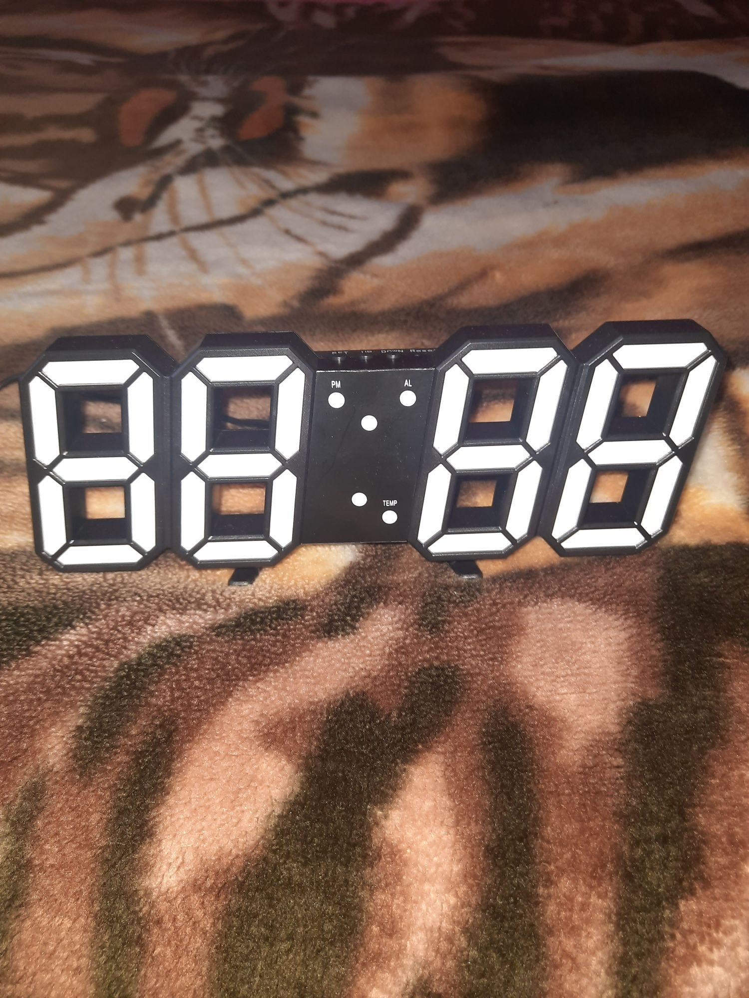 Nowy Zegar LED,z budzikiem i temperaturą